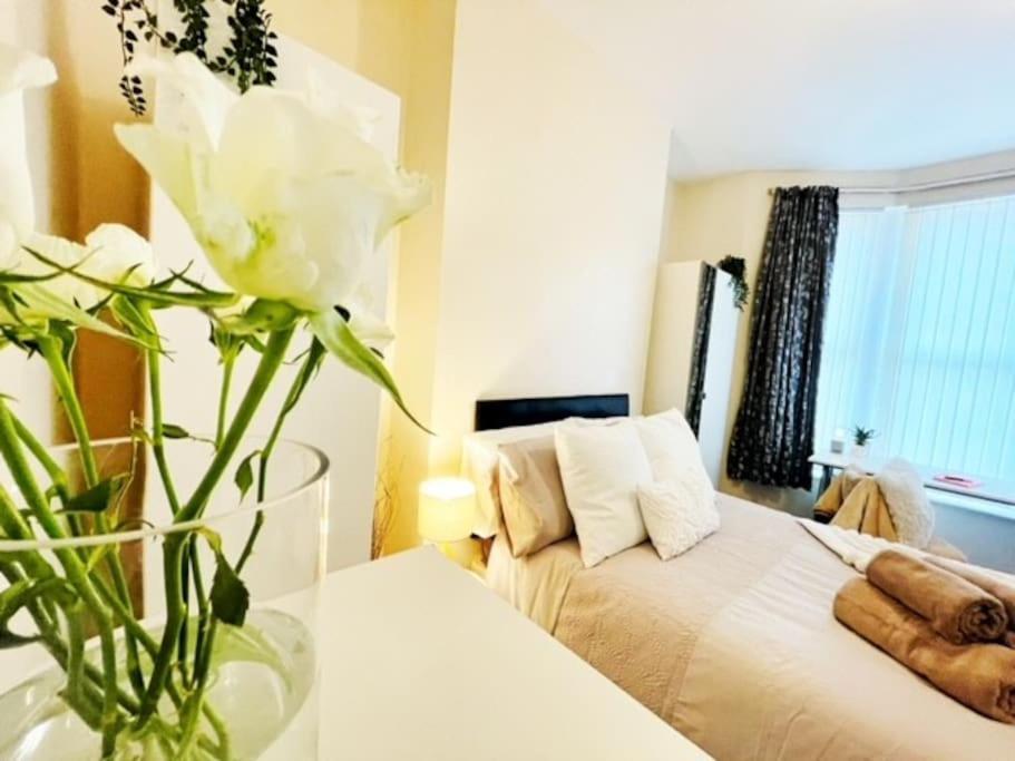 5 Bedroom, Sleeps 9 - Base To Explore Liverpool And Beyond Extérieur photo