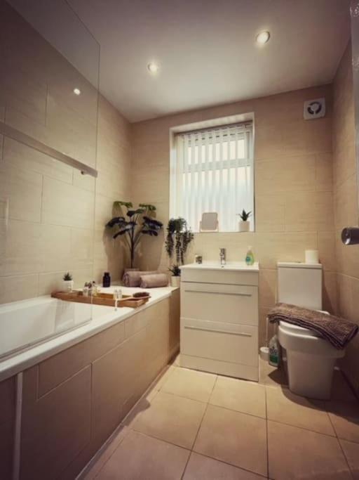 5 Bedroom, Sleeps 9 - Base To Explore Liverpool And Beyond Extérieur photo