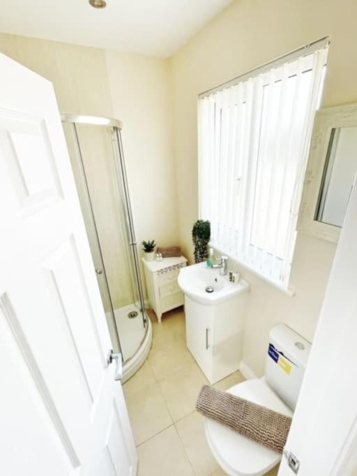 5 Bedroom, Sleeps 9 - Base To Explore Liverpool And Beyond Extérieur photo