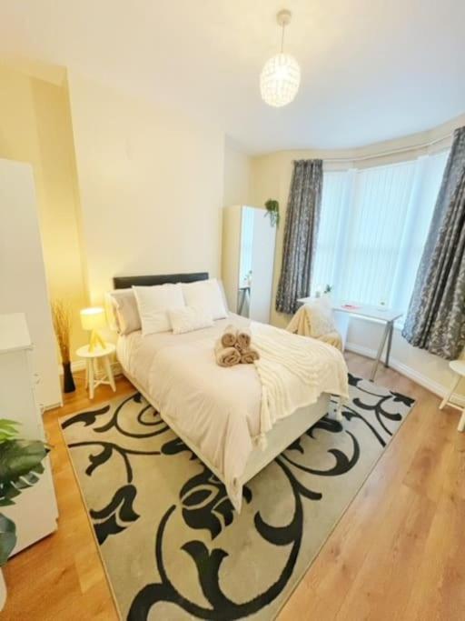 5 Bedroom, Sleeps 9 - Base To Explore Liverpool And Beyond Extérieur photo