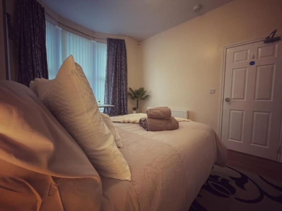 5 Bedroom, Sleeps 9 - Base To Explore Liverpool And Beyond Extérieur photo