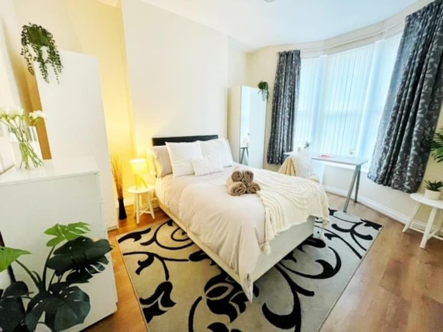 5 Bedroom, Sleeps 9 - Base To Explore Liverpool And Beyond Extérieur photo