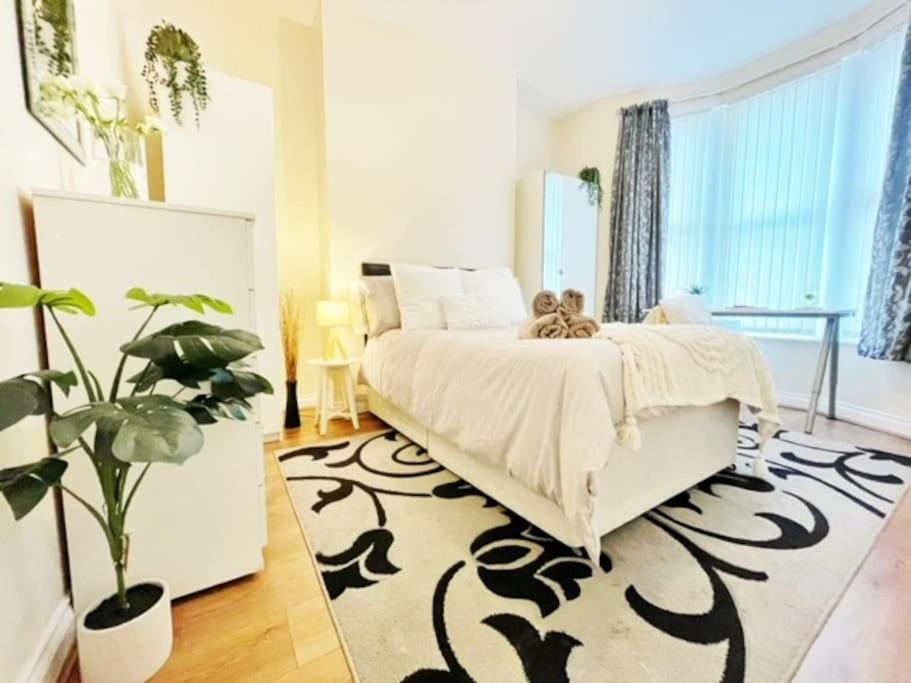 5 Bedroom, Sleeps 9 - Base To Explore Liverpool And Beyond Extérieur photo