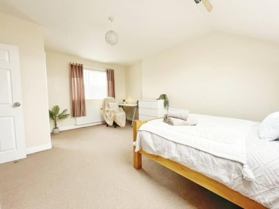 5 Bedroom, Sleeps 9 - Base To Explore Liverpool And Beyond Extérieur photo
